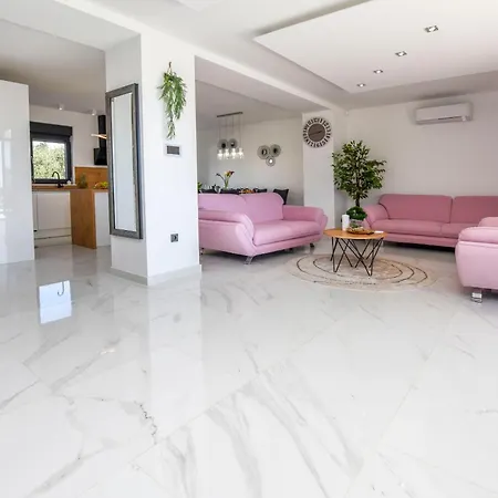 Villa Golden Shine