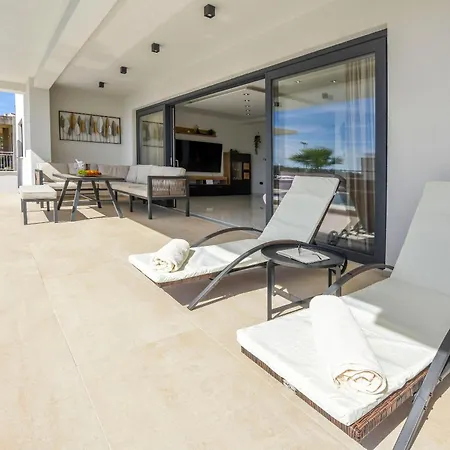 Villa Golden Shine *