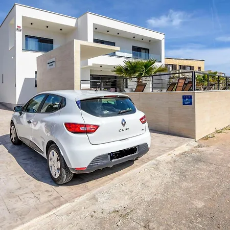 Villa Golden Shine *